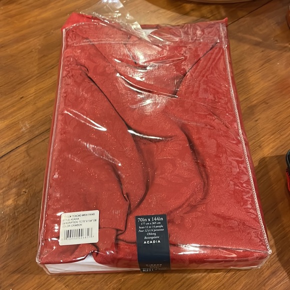 Waterford Fine Linens Acadia 70”x144” Tablecloth new Crimson red holidays - Picture 7 of 9
